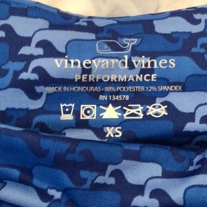 Vineyard Vines performance capris